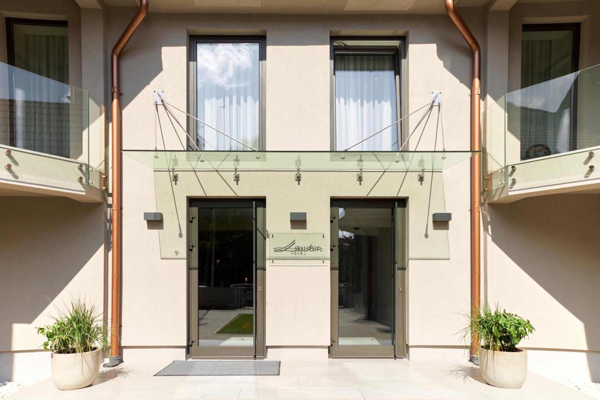 Hotel Laudon Uzjhorod Eksteriør bilde